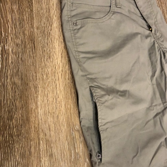 Dark tanned colored Denizen pants from Levi’s - Picture 5 of 5